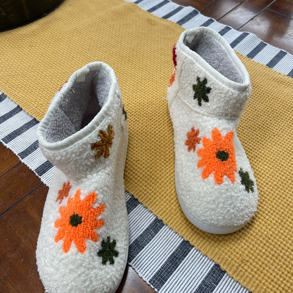 MIA Women's Slippers with Floral Design - Cream and Orange Retro Style